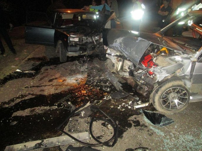 Нові деталі масштабної нічної ДТП в Ужгороді: троє людей в лікарні – 01