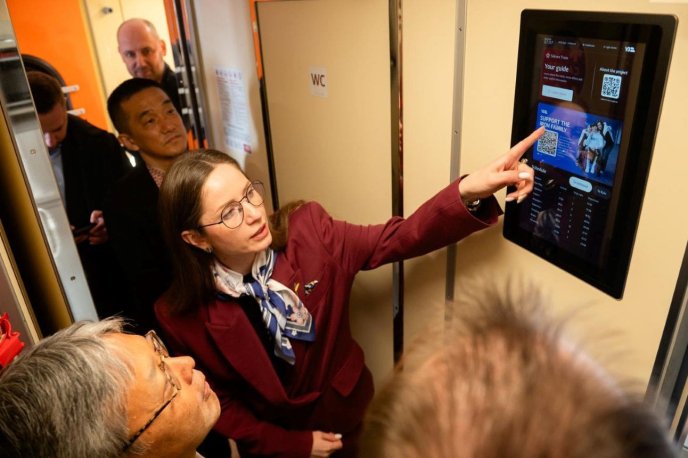 «Сакуру» проінспектував посол Японії в Україні / фото: Укрзалізниця