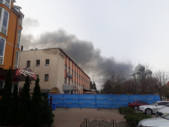 Масштабна пожежа у Виноградові: містяни діляться фотографіями – 03 Масштабна пожежа у Виноградові: містяни діляться фотографіями – 03