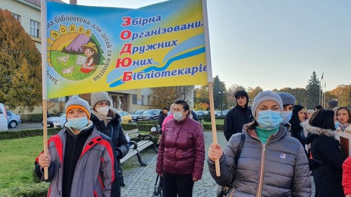 Під будівлею ОДА мітингують закарпатці – 02 Під будівлею ОДА мітингують закарпатці – 02