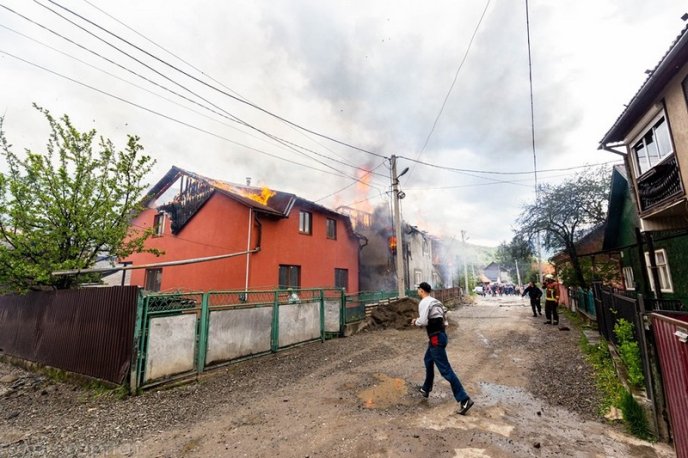 У Рахові горіло декілька будинків – 06