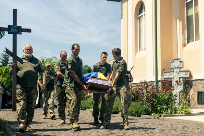 Мукачево попрощалося із полеглим Героєм – 01