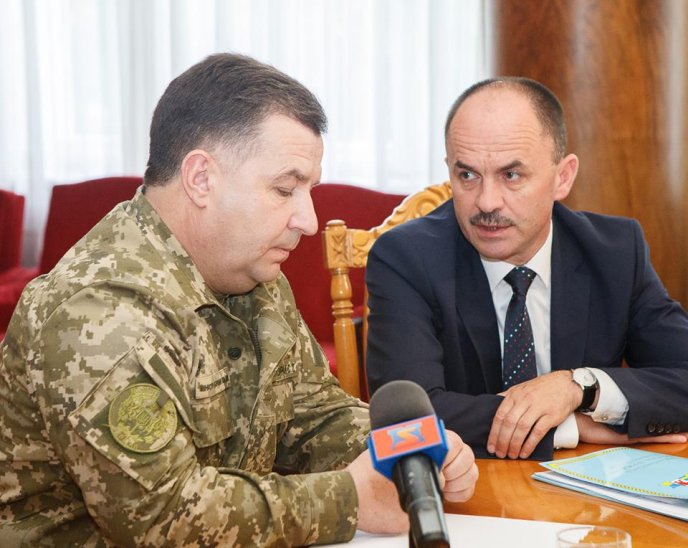 Родини закарпатських військових з вимогами зустріли Міністра оборони Степана Полторака – 05