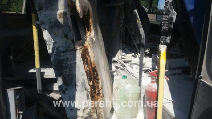 Із автобусом біля одного із сіл Мукачівського району, який віз дітей, сталась неприємна пригода – 01