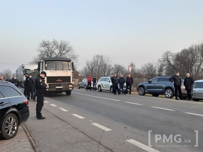 Рух трасою Київ-Чоп у межах Ракошина відновили – 05