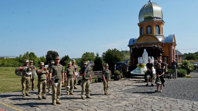 У Мукачеві поховали 34-річного військового – 04