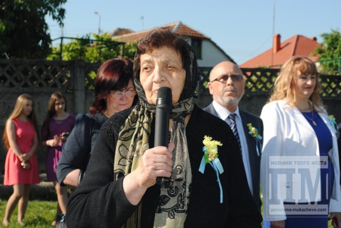 Останній дзвінок відлунав для випускників Мукачівської ЗОШ №6 (ФОТО) – 12