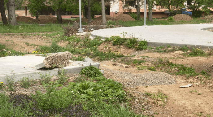 Ні грошей, ні парку: розпочата позаминулого року реконструкція парку у Мукачеві досі не завершена – 01