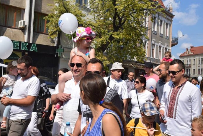 В Ужгороді проходить хода на захист сімейних цінностей – 20