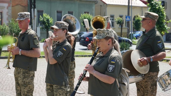 Мукачево сьогодні попрощалося з полеглим Героєм – 04