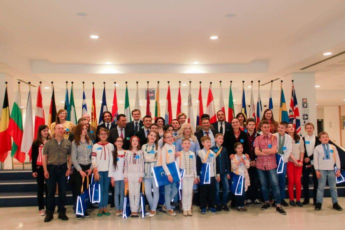 У Брюсселі голова облради Михайло Рівіс приєднався до міжнародного проекту «Діти за мир у всьому світі» – 02