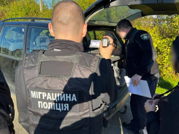 На Закарпатті поліція викрила "бізнесменку" – 03
