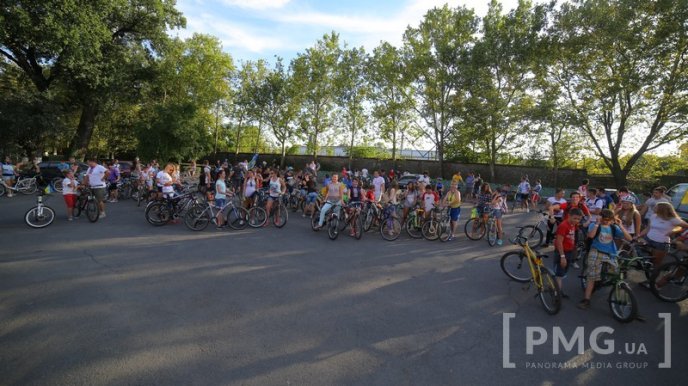 Мукачівці відзначили День Незалежності грандіозним велозаїздом та веселим флешмобом – 06