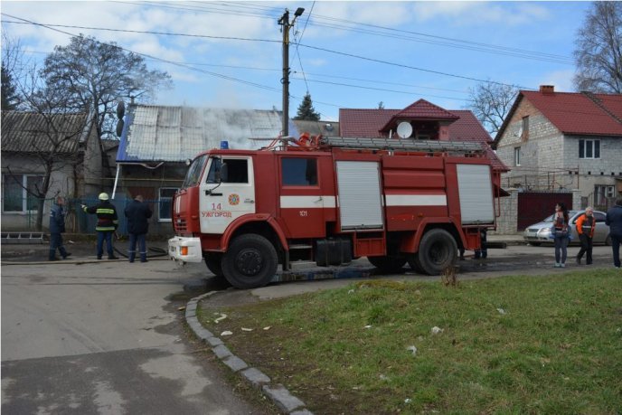 В обід в Ужгороді горів будинок – 03
