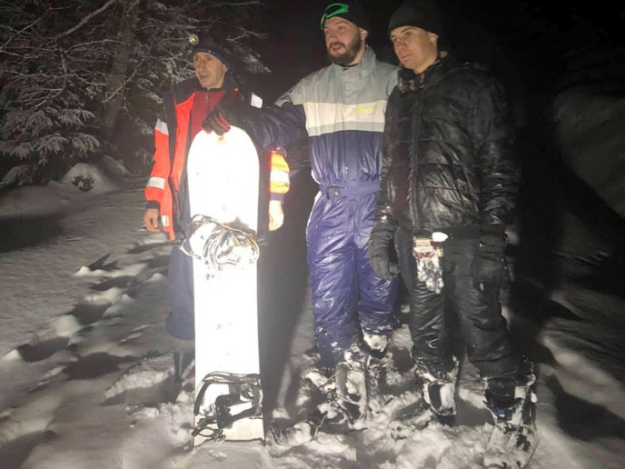 Ввечері у засніжених горах заблукали сноубордисти – 03