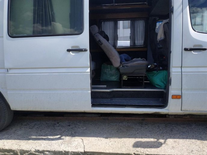 Через контрабанду два водії втратили свої авто – 12