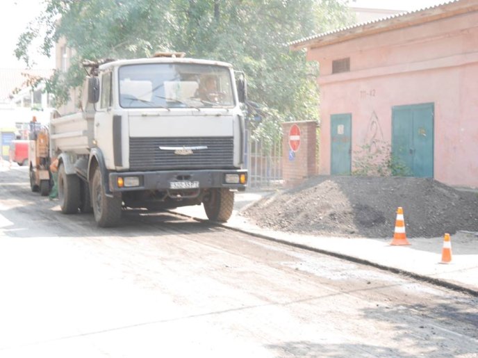 В Ужгороді асфальтуватимуть одну з найгірших доріг міста – 03