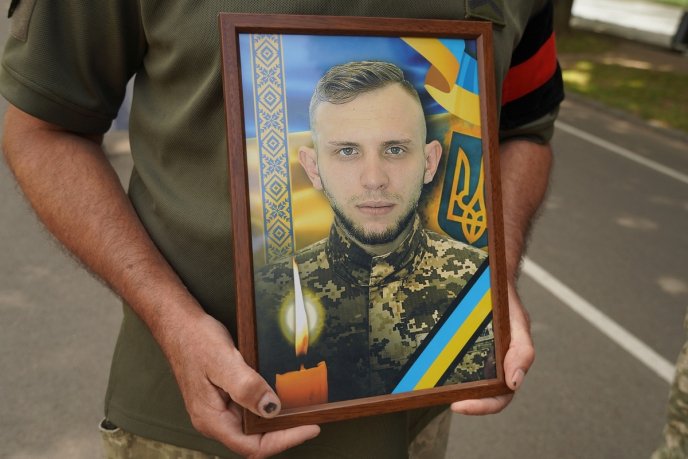 В Ужгороді попрощались із молодим захисником – 01 В Ужгороді попрощались із молодим захисником – 01