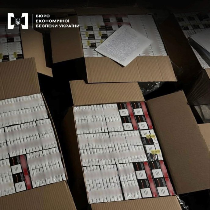 Детективи виявили 25 тисяч пачок цигарок / фото: БЕБ у Закарпатській області