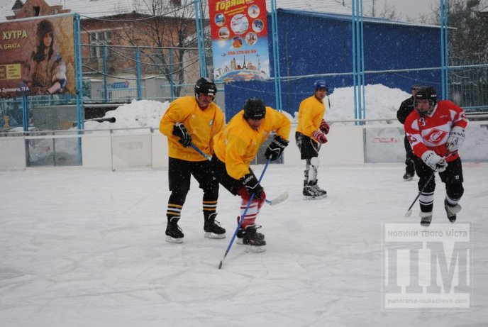 У Мукачеві відбувся відкритий Кубок області з хокею (ФОТО) – 30