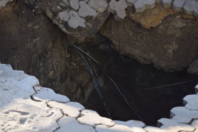 В Ужгороді стався величезний обвал на пішохідній зоні: в міськраді прокоментували інцидент – 02