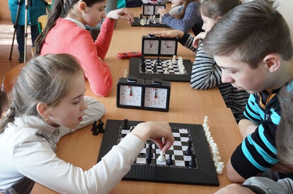 Для солотвинських школярів відкрили шаховий гурток – 01