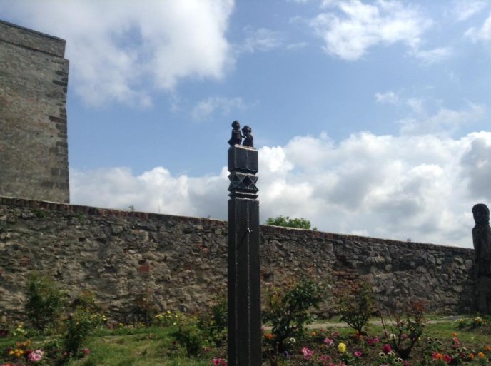 У Мукачеві з’явилась міні-скульптура Ілони Зріні – 03 У Мукачеві з’явилась міні-скульптура Ілони Зріні – 03