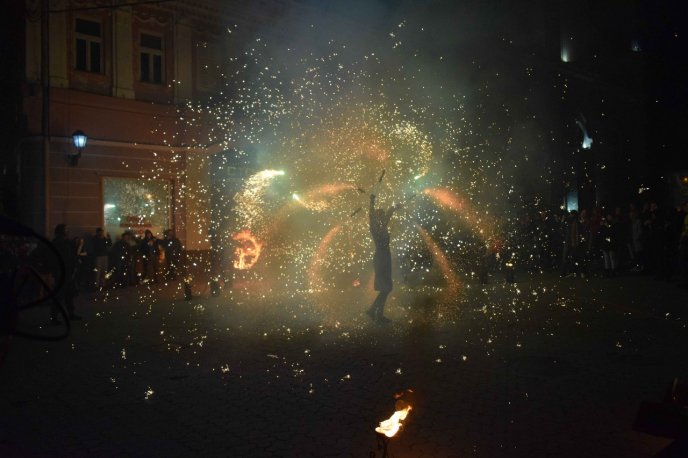 Молоде вино, лицарські бої та вогняне шоу: в Ужгороді стартував фестиваль "Закарпатське божоле" – 05