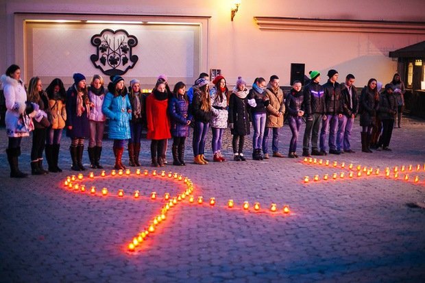 Ужгородці відзначили День боротьби зі СНІДом (ФОТО) – 02