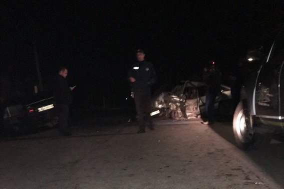 Поліція опублікувала фото з місця аварії, у якій постраждало декілька людей – 03