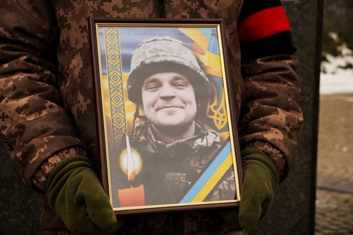 В Ужгороді поховали захисника, якого майже 2 роки вважали зниклим безвісти – 01