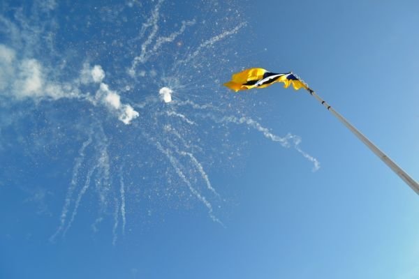 На Тячівщині на горі Капуна урочисто піднялии величезний прапор України – 01