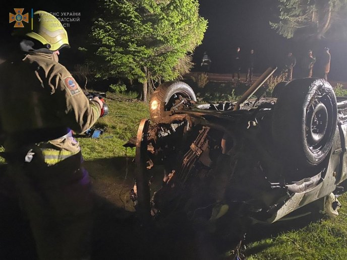 Вночі закарпатська родина потрапила в страшну аварію. Загинула дитина – 03