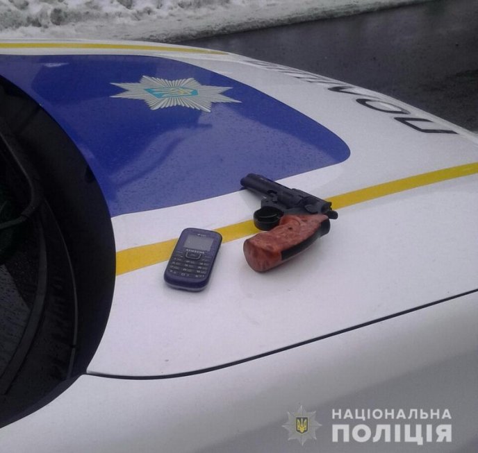 Чоловік із револьвера стріляв у свого односельця – 02