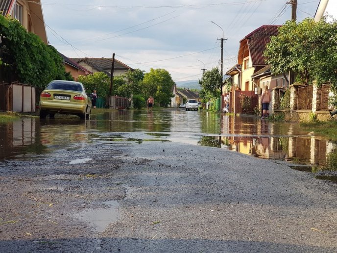 "Думаємо про гондоли", – в мережі опублікували наслідки сьогоднішньої зливи на Закарпатті – 03