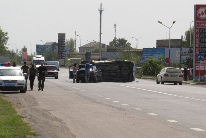 В Ужгороді поблизу Маркета сталася аварія: є постраждалі – 06
