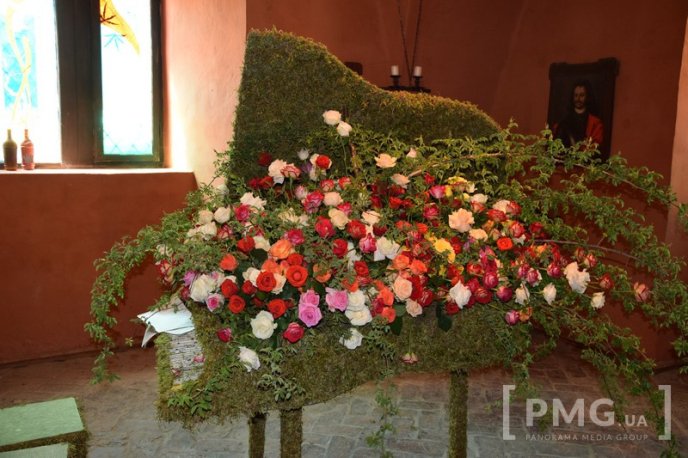 У Чинадієві стартував квітковий фестиваль "Кохання в Сент-Міклош" – 24