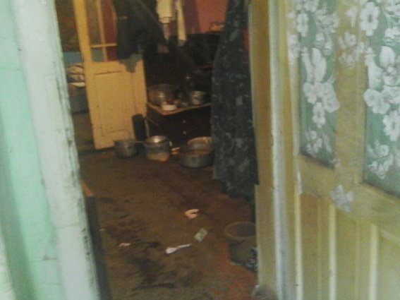 В інтернет-мережі опублікували фото з місця моторошної поножовщини на Великоберезнянщині – 03