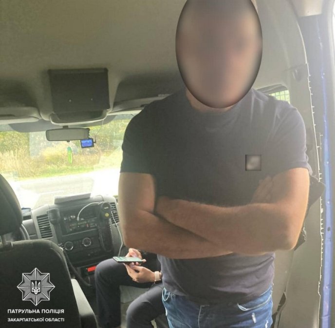 Що накоїв водій Mazda поблизу Мукачева: подробиці – 01