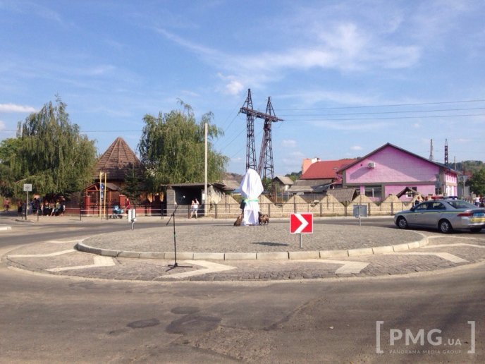 У Мукачеві з’явився пам’ятник, аналогів якому немає в Україні – 01 У Мукачеві з’явився пам’ятник, аналогів якому немає в Україні – 01