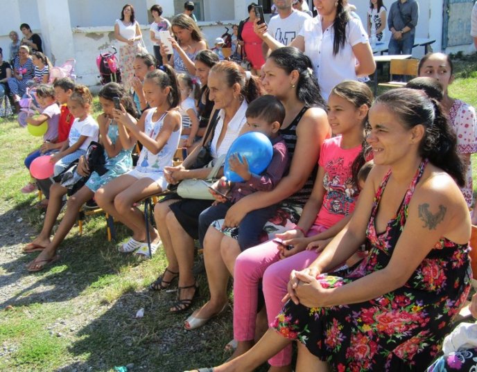 Майже 30 маленьких ромів святкували випускний в Ужгороді – 06