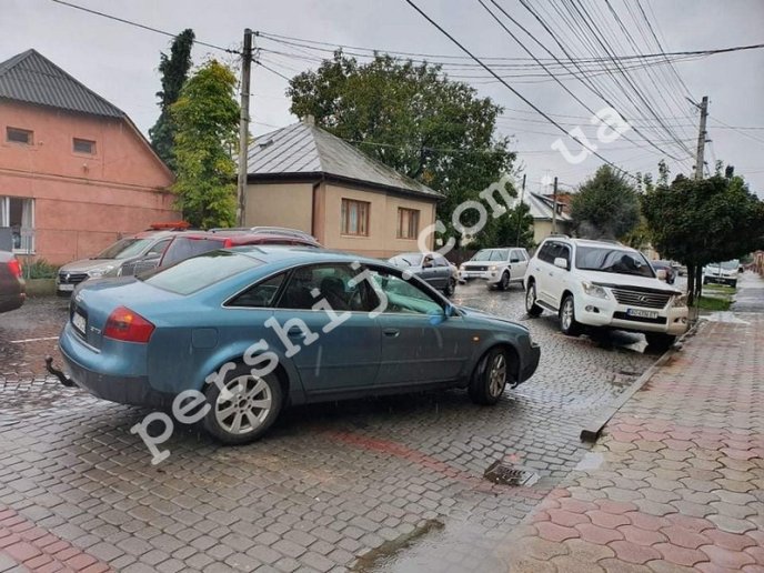 У Мукачеві трапилась аварія. Опубліковано фото – 03 У Мукачеві трапилась аварія. Опубліковано фото – 03
