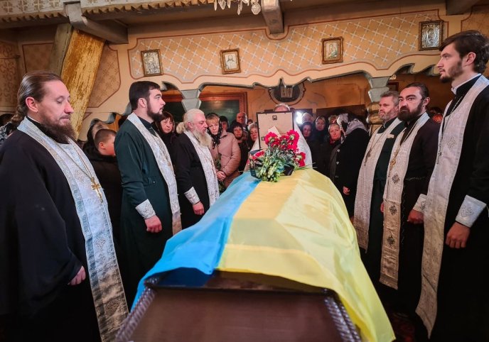 У селі Вільховиця поховали загиблого на війні Івана Діуса – 04