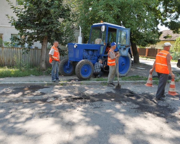На трьох вулицях Ужгорода проводиться капремонт дорожнього покриття – 04
