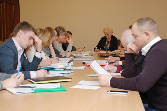 Депутати облради порушували проблему харчування учнів початкових класів – 06