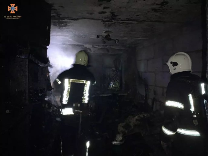 У Мукачеві рятували людей через пожежу в квартирі – 05 У Мукачеві рятували людей через пожежу в квартирі – 05