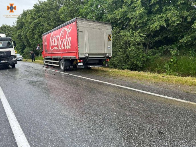 Рятувальники показали фото з місця жахливої ДТП на Мукачівщині – 03
