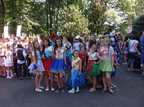 У одному з літніх шкільних таборів Мукачева відбулось свято щасливого дитинства – 01