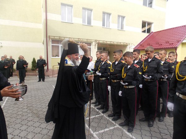 Владика Феодор відслужив молебень у Мукачівському військовому ліцеї з посиленою військово-фізичною підготовкою (ФОТО) – 07