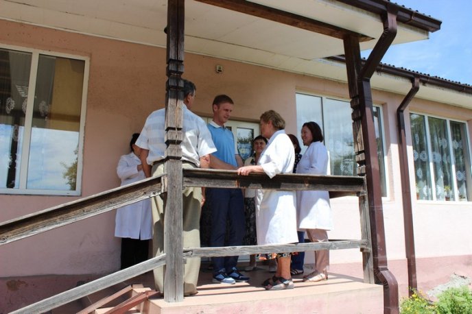 "Необхідно ремонтувати школи, дитячі садочки, амбулаторії", – Валерій Лунченко поспілкувався із закарпатцями – 02